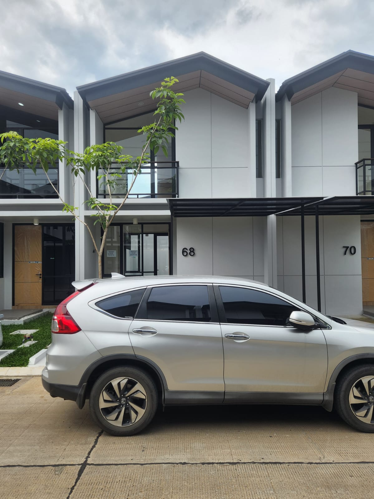 Rumah Disewakan di Cluster Uptown Lippo Cikarang